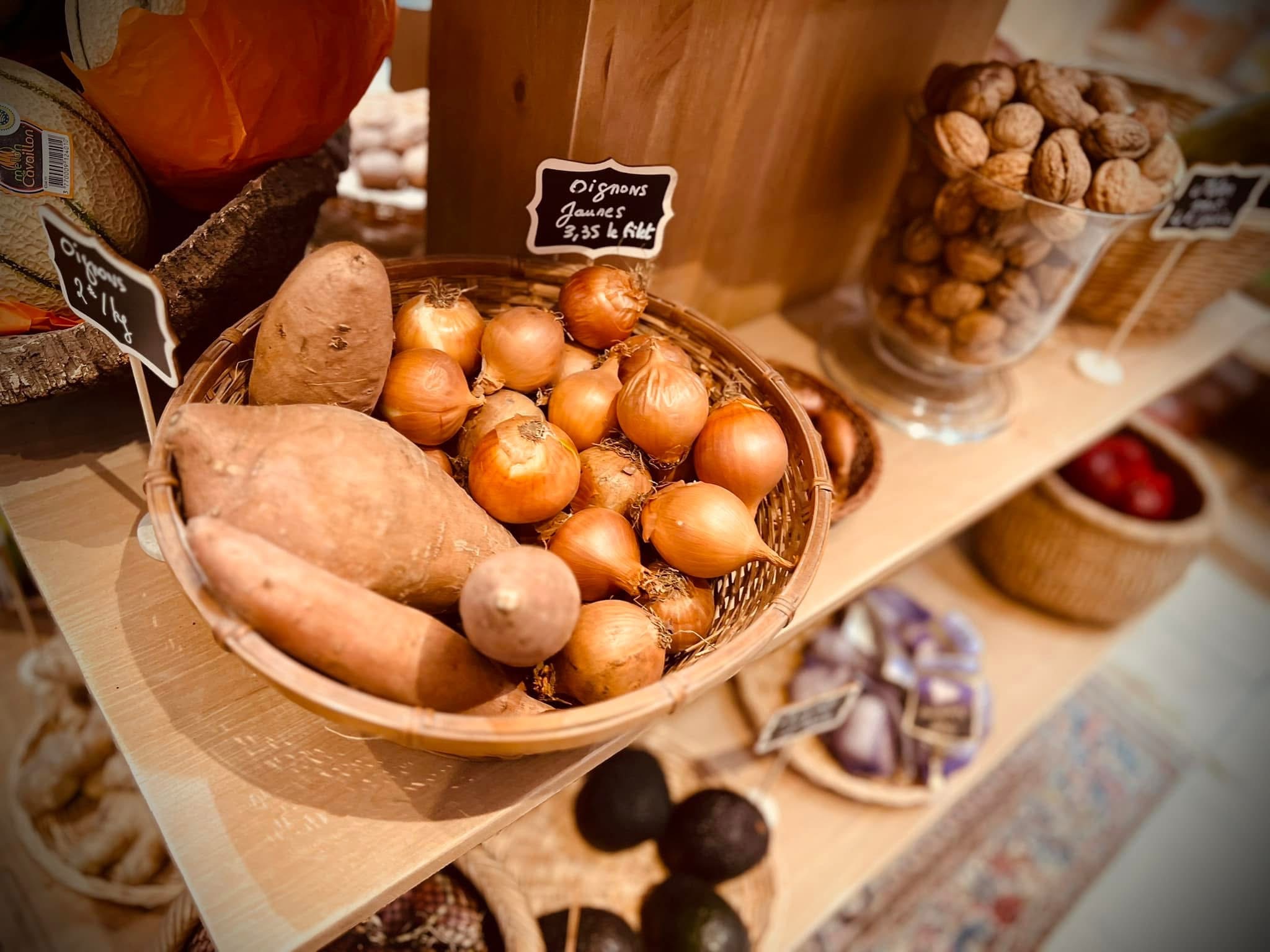 Objets de brocante, meubles anciens et curiosités à L'Auberge