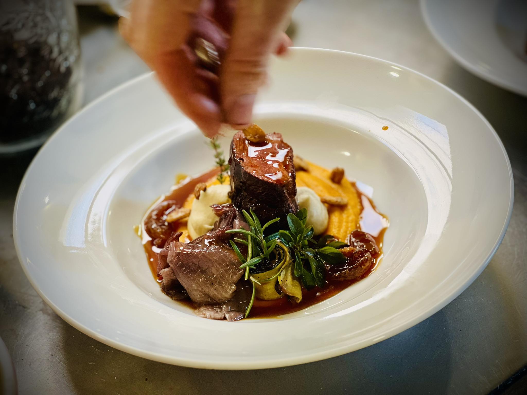 Dressage d'une assiette de bœuf braisé