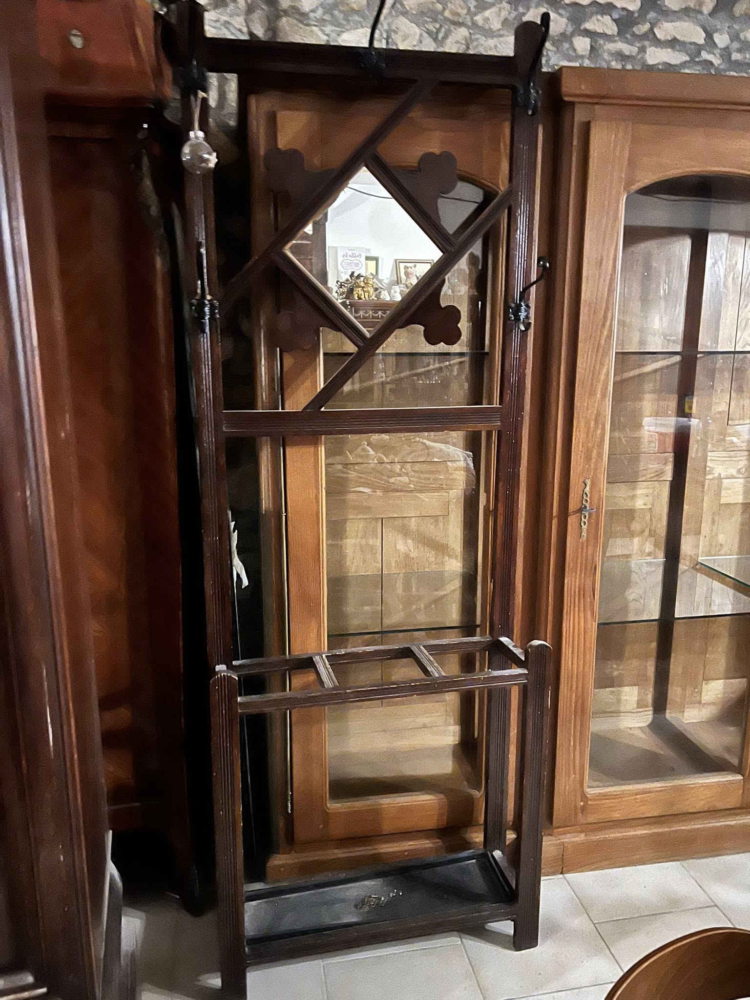 Portemanteau vestiaire ancien en bois avec miroir et porte-parapluies